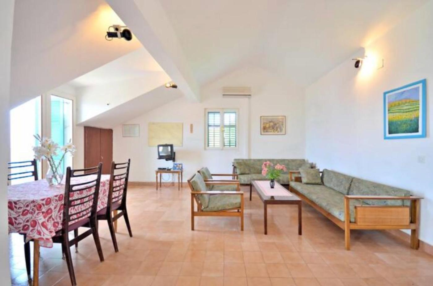 Apartment Bozikovic - Jelsa - Vitarnja Bagian luar foto