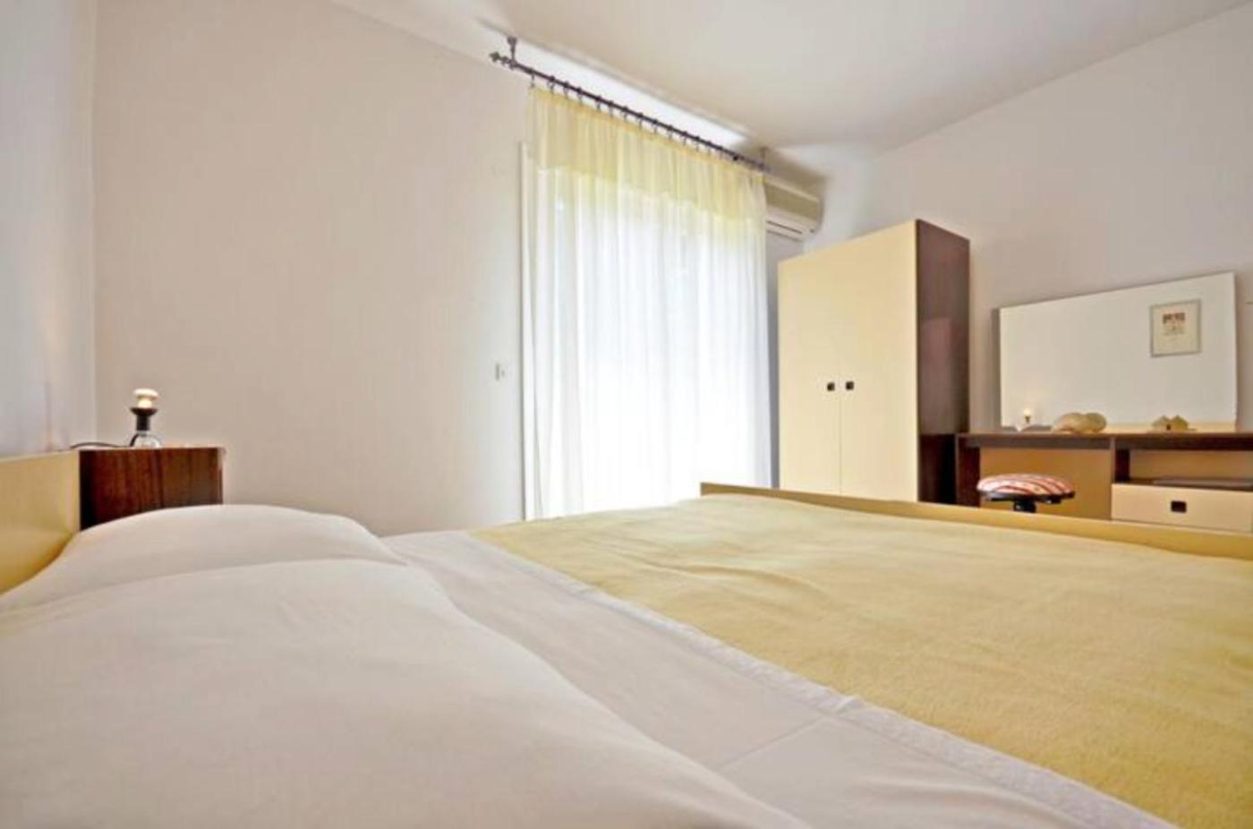 Apartment Bozikovic - Jelsa - Vitarnja Bagian luar foto