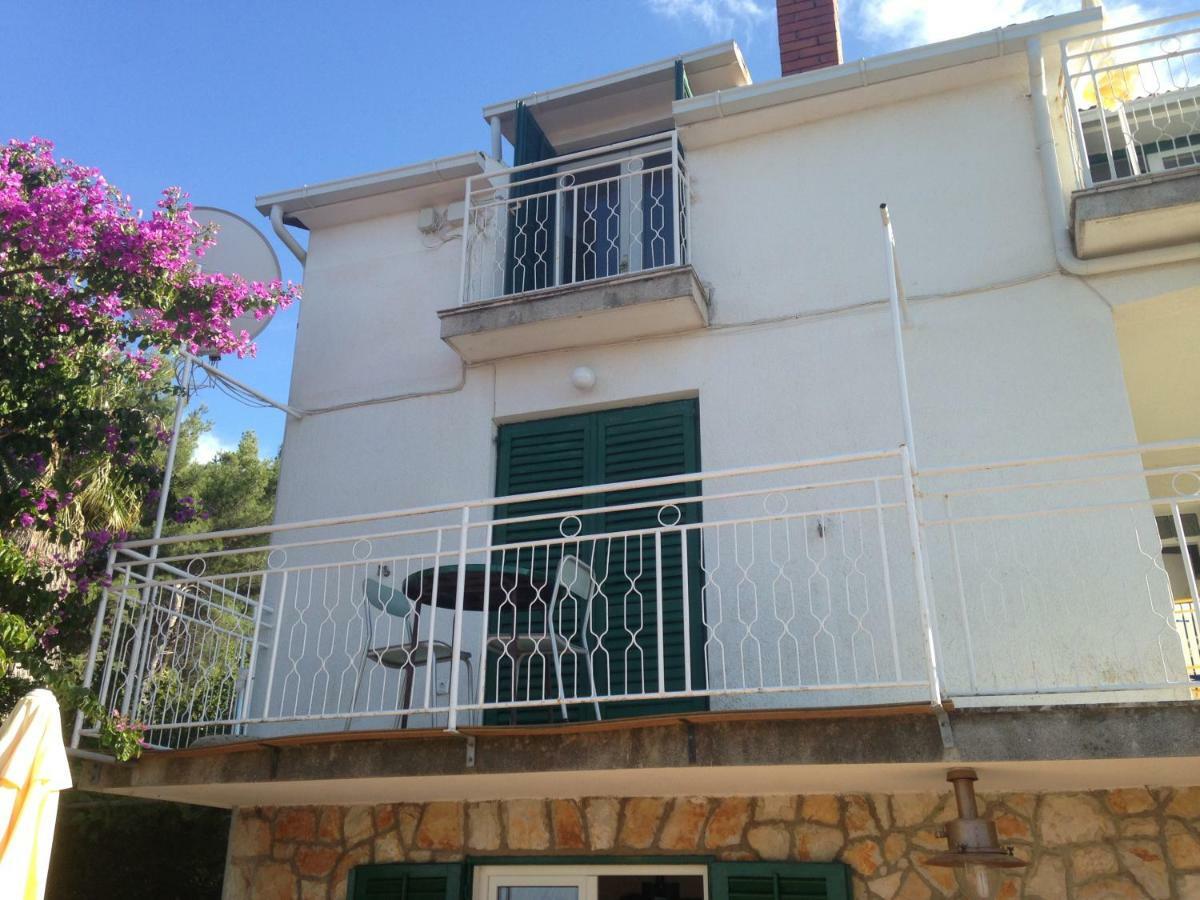 Apartment Bozikovic - Jelsa - Vitarnja Bagian luar foto